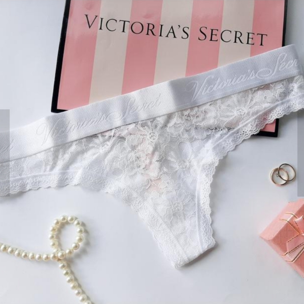 Victoria's Secret Elegant White Lace  Thong Logo Waistband. NWT. Size XS